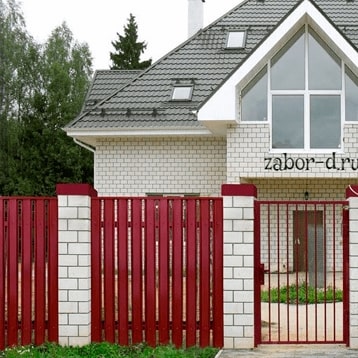 Забор из евроштакетника